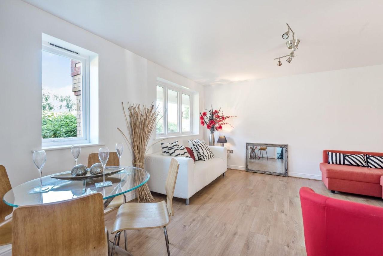 לונדון 2 Bed Flat, Dedicated Workspace, Parking, 4Ktv מראה חיצוני תמונה