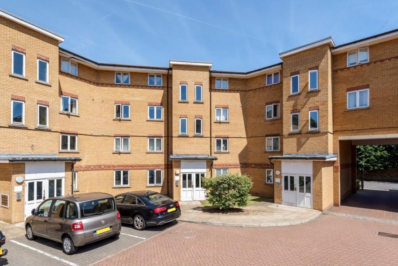 לונדון 2 Bed Flat, Dedicated Workspace, Parking, 4Ktv מראה חיצוני תמונה