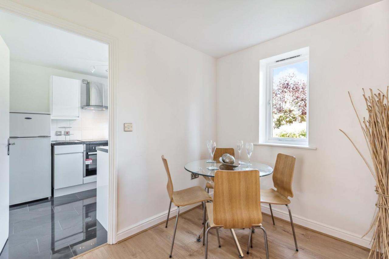 לונדון 2 Bed Flat, Dedicated Workspace, Parking, 4Ktv מראה חיצוני תמונה