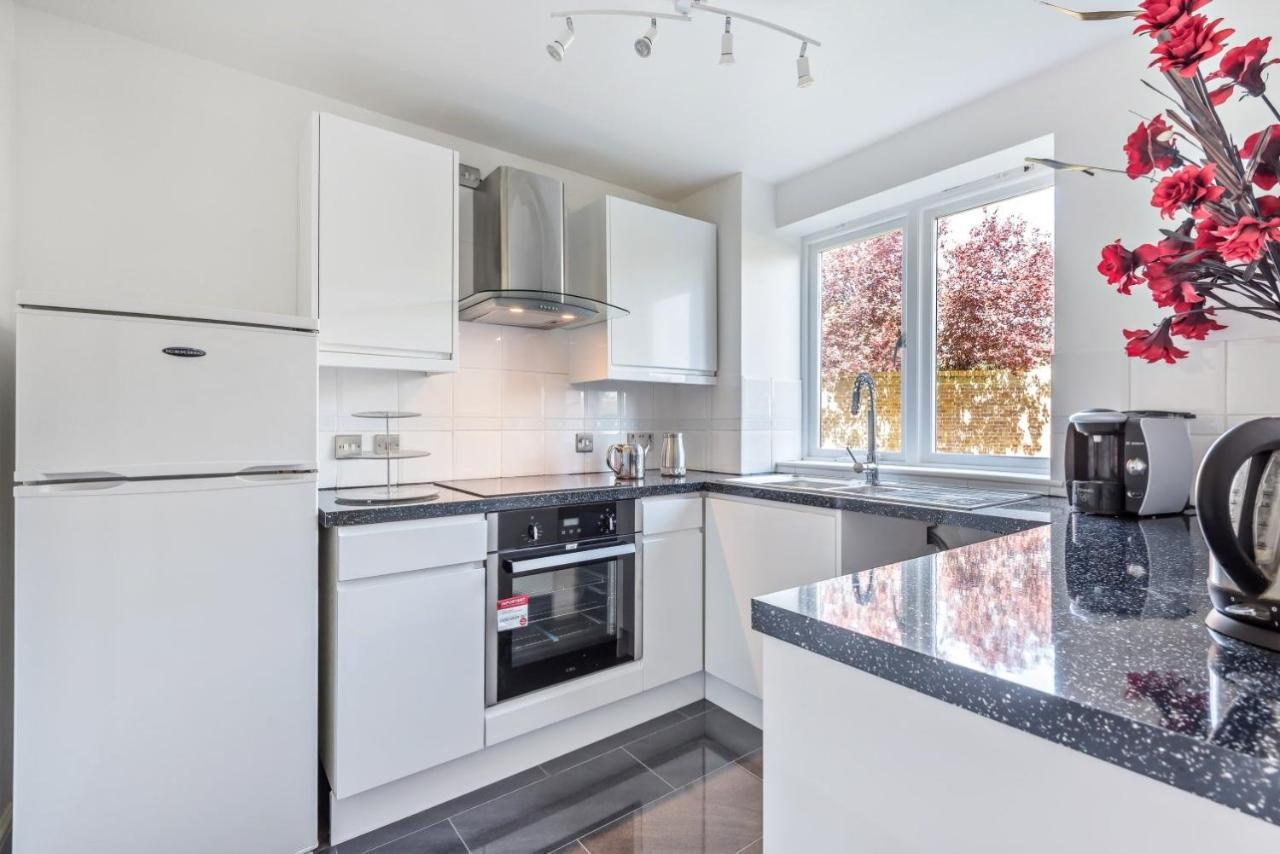 לונדון 2 Bed Flat, Dedicated Workspace, Parking, 4Ktv מראה חיצוני תמונה