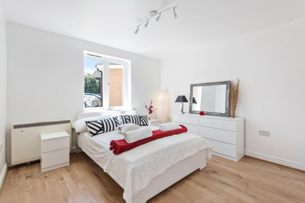 לונדון 2 Bed Flat, Dedicated Workspace, Parking, 4Ktv מראה חיצוני תמונה