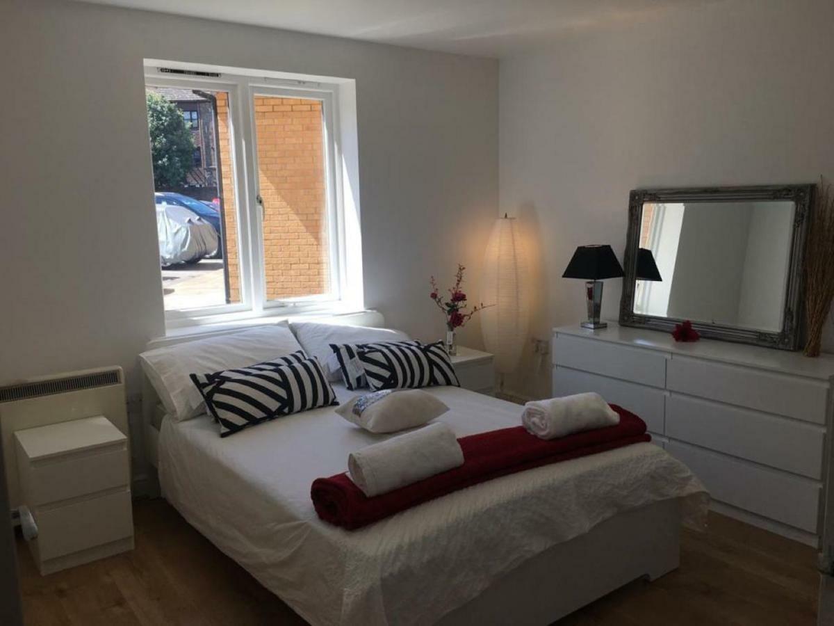 לונדון 2 Bed Flat, Dedicated Workspace, Parking, 4Ktv מראה חיצוני תמונה
