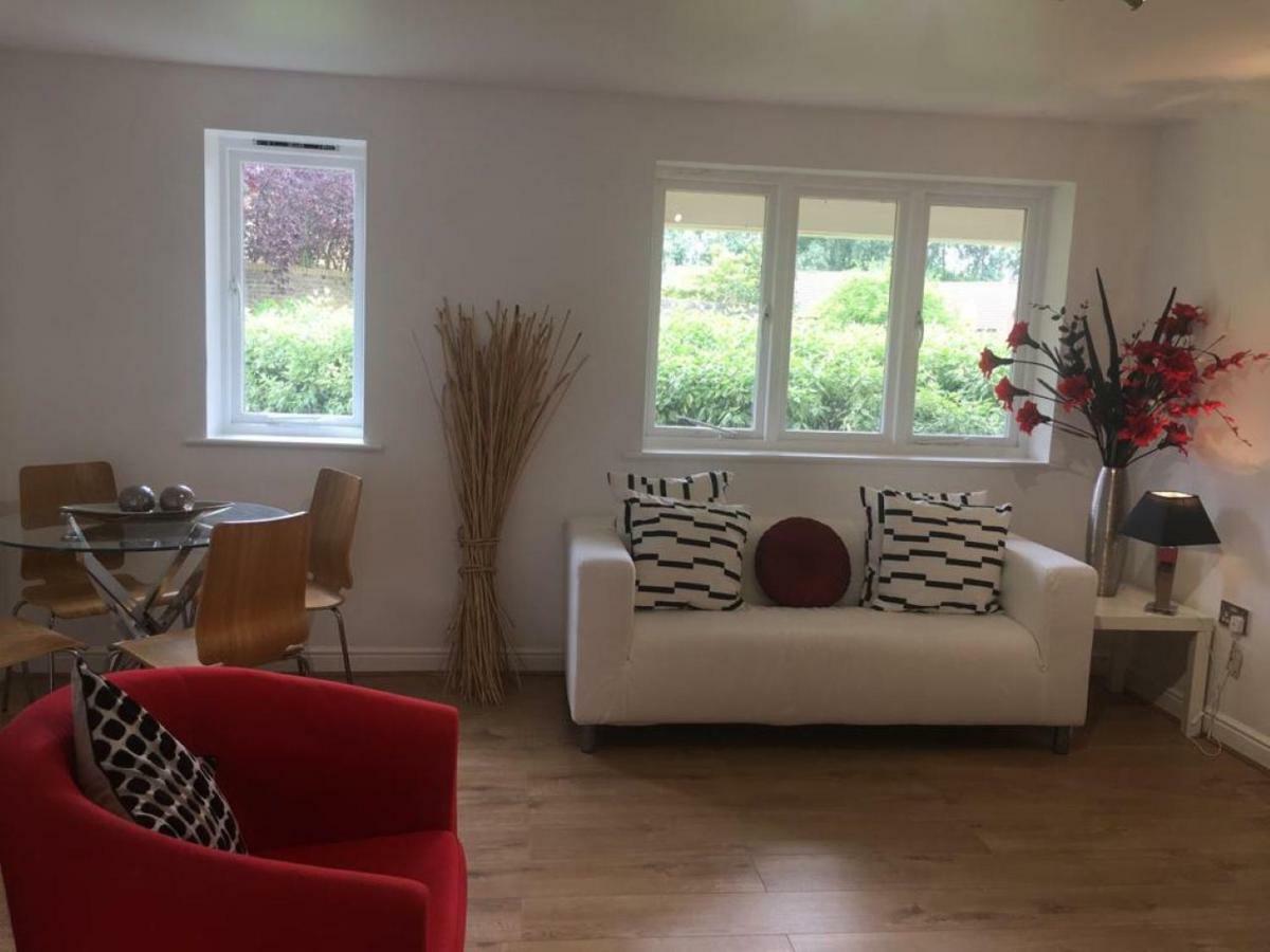 לונדון 2 Bed Flat, Dedicated Workspace, Parking, 4Ktv מראה חיצוני תמונה